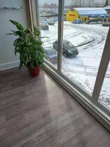 Как проходит зимний монтаж окон ПВХ и почему он может быть таким же комфортным, как летний?