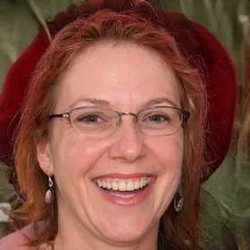 Елена, офис-менеджер