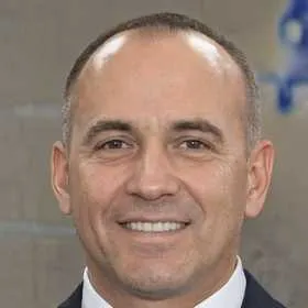 Виктор Николаев