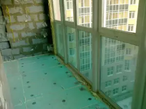 Всегда ли стоит утеплять балкон после остекления?