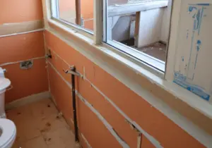 Нужно ли утеплять балкон после остекления или это лишнее?