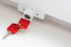 Детский замок на окно